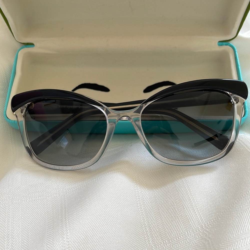 Kate Spade Sunglasses with Case. No scratches, like new.